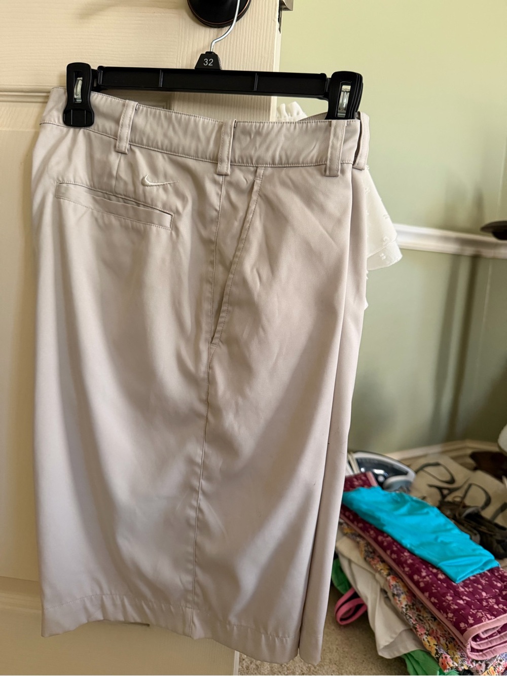 Nike Men’s Light Khaki Chino Pants